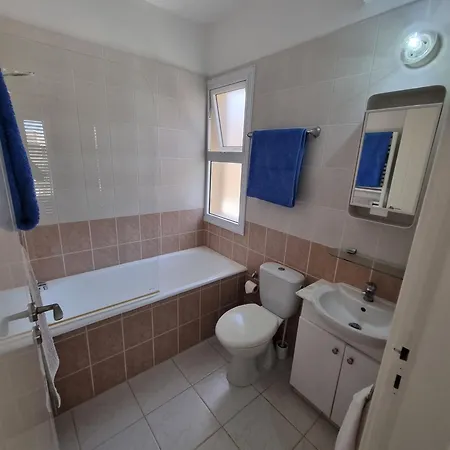 Cyprus Townhouse Pool Patio Aircon Free Parking *