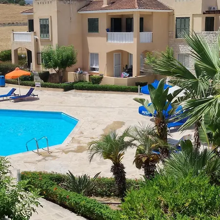 Cyprus Townhouse Pool Patio Aircon Free Parking *