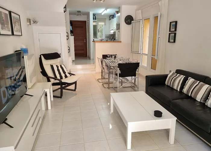 Cyprus Townhouse Pool Patio Aircon Free Parking Prázdninový dům *