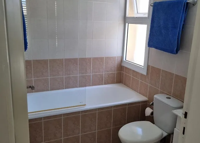 Prázdninový dům Cyprus Townhouse Pool Patio Aircon Free Parking *