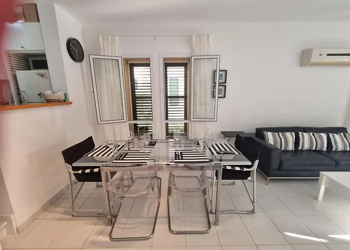 Prázdninový dům Cyprus Townhouse Pool Patio Aircon Free Parking *