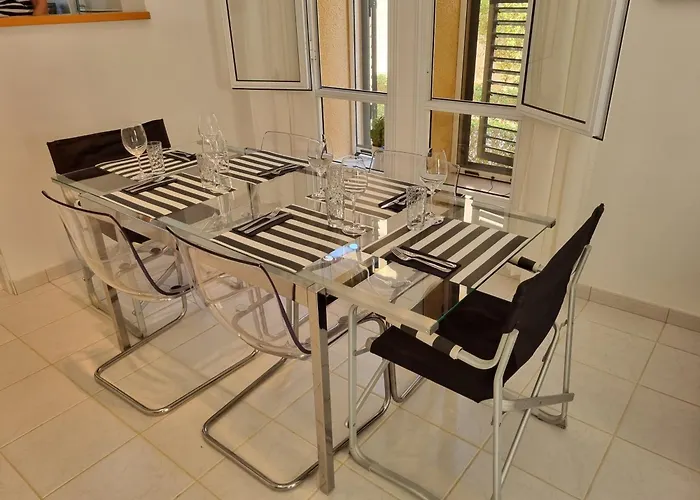 Cyprus Townhouse Pool Patio Aircon Free Parking Prázdninový dům *