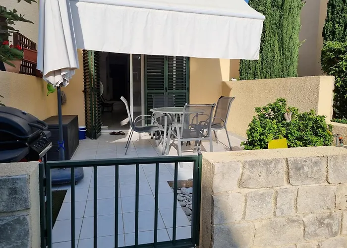 Cyprus Townhouse Pool Patio Aircon Free Parking