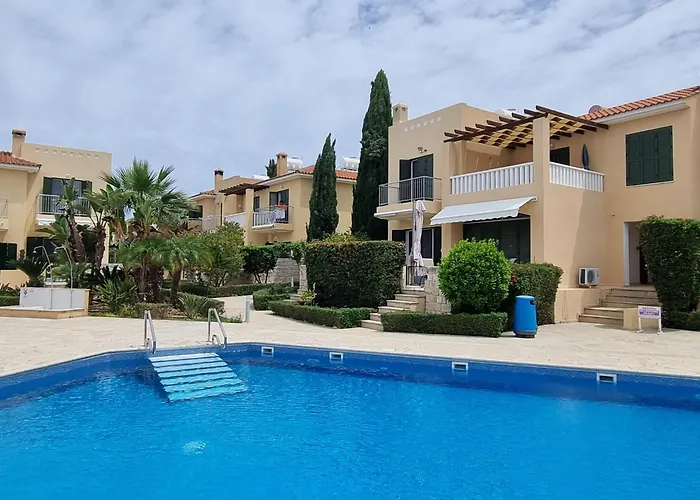 Prázdninový dům Cyprus Townhouse Pool Patio Aircon Free Parking *