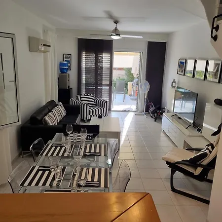 Cyprus Townhouse Pool Patio Aircon Free Parking * 폴리스