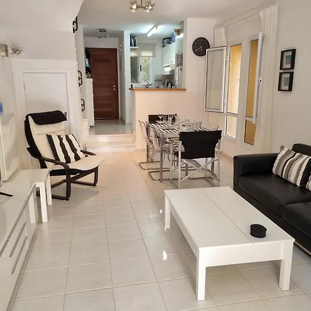 Cyprus Townhouse Pool Patio Aircon Free Parking Ferienhaus *