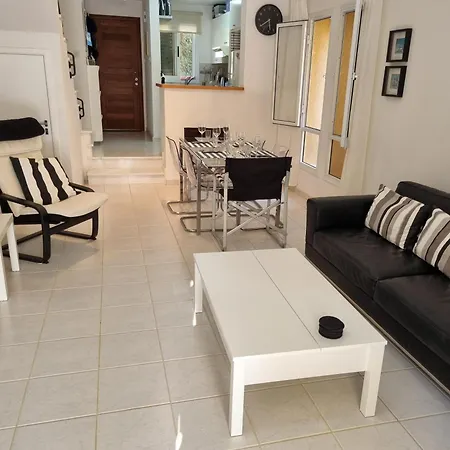 Cyprus Townhouse Queen Bed Pool Patio Air Freep Holiday home