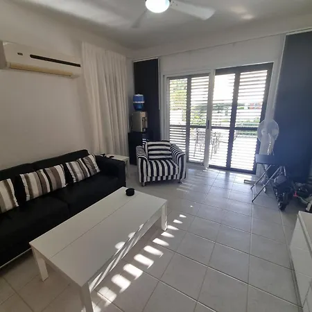 Cyprus Townhouse Pool Patio Aircon Free Parking 폴리스