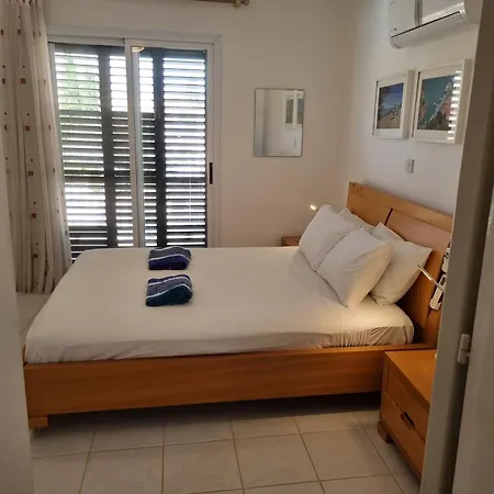 Holiday home Cyprus Townhouse Queen Bed Pool Patio Air Freep Polis