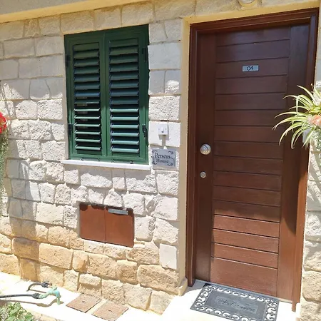 Cyprus Townhouse Queen Bed Pool Patio Air Freep Holiday home