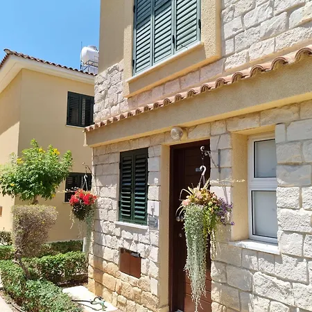 Cyprus Townhouse Queen Bed Pool Patio Air Freep * Polis