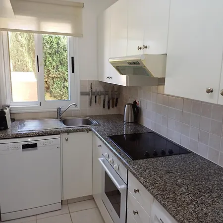 Semesterbostad Cyprus Townhouse Pool Patio Aircon Free Parking *
